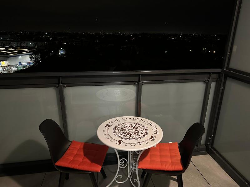 Luxury Iris Apartment — отель с удобствами в Варшаве