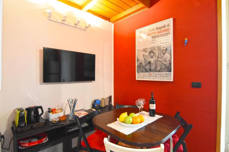 NaplEssence Guest House — забронировать отель в Неаполе