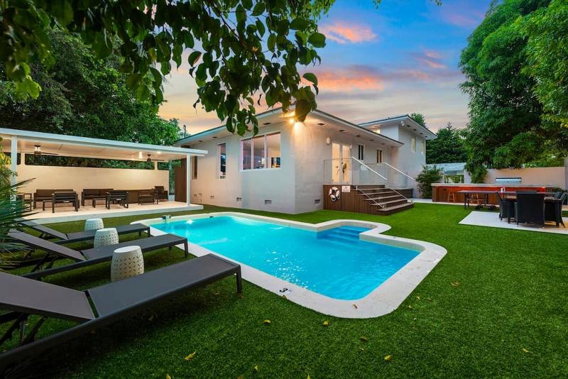Beautiful Villa with heated pool Must seen! — отель с удобствами в Майами