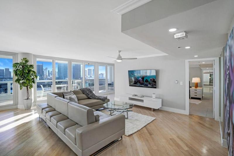 Over The Moon! Miami Skyline and Water Views! — отзывы гостей и цены