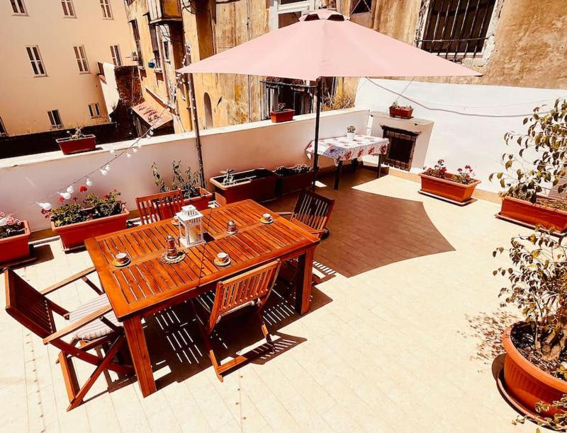 Цены на Terrazza Augusteo-Open space with private terrace в Неаполе