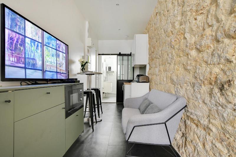 Authentic studio - 2P - Canal Saint-Martin — отель с удобным расположением в Париже