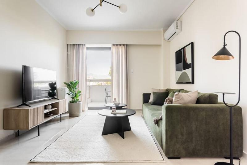Radiant 2BR Apartment in Neo Psichiko by UPSTREET — отель в Афины, Греция