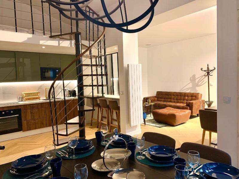 Charming loft style appartment in center of marais — забронировать отель в Париже