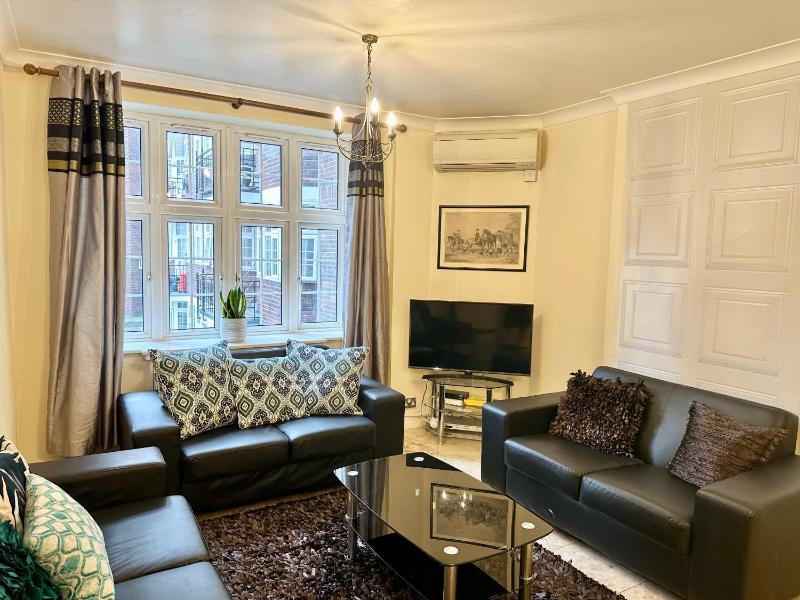 Prime Location - 2 beds 3 bath Flat Knightsbridge — комфортный отель в Лондоне