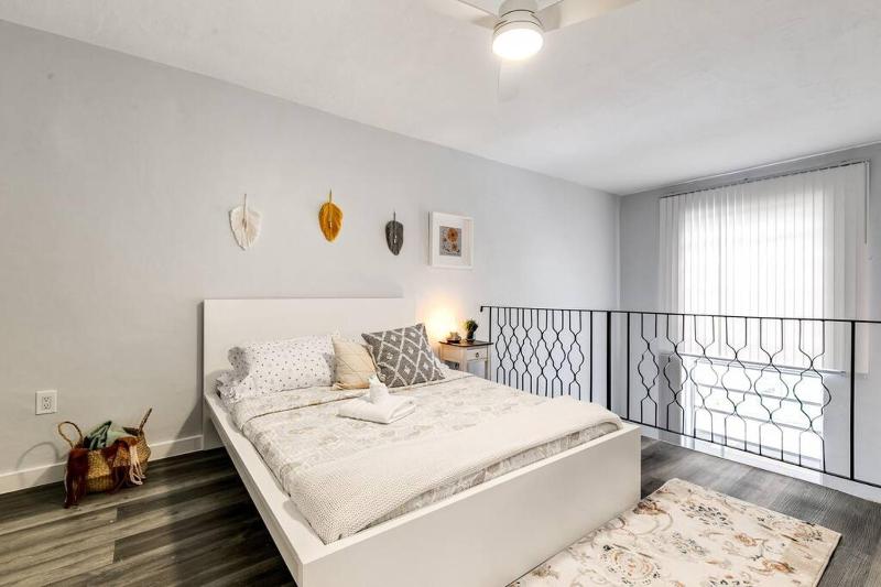 Airport Loft 1b full kitchen Virg 10 — комфортный отель в Майами