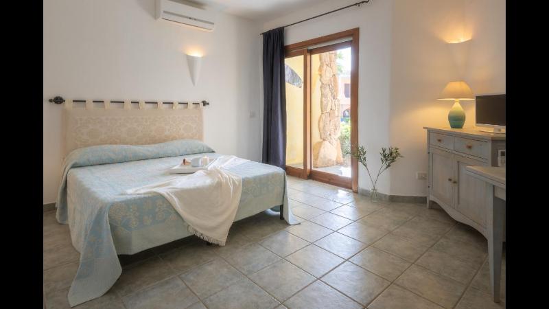 Tranquil Green Village a Palau - Studio con piscina