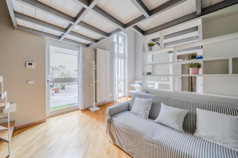 Amazing Milan Loft - 350 m far from Dateo Station — отель с удобствами в Милане