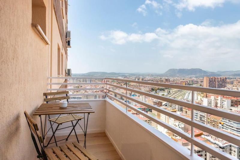 Luxury views downtown — комфортный отель в Аликанте