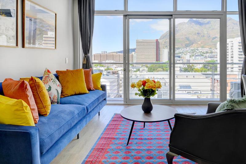 Zara - Luxurious 1 bed, City & Mountain Views in City Centre — отзывы гостей и цены