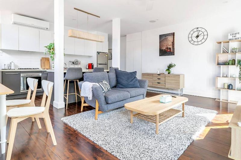 'Made in Sydney' Chic Shop Conversion with Courtyard — отель с удобным расположением в Сиднее