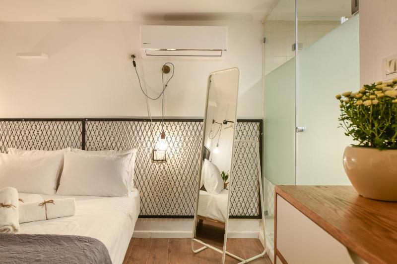 Цены на The Carmel House - Aparthotel in Kerem Hateimanim with Shelter by Sea N' Rent в Тель-Авиве