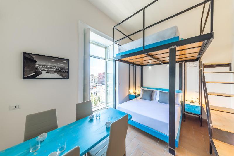 Central Station Housing Apartments by Wonderful Italy — отель с удобным расположением в Неаполе