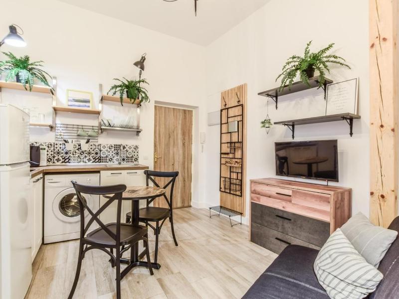Apartamento plaza de lavapies — отель с удобным расположением в Мадриде