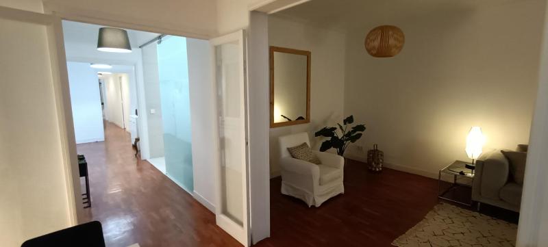 Very quiet & bright 150 m2 modern luxury apartment with home office — комфортный отель в Барселоне
