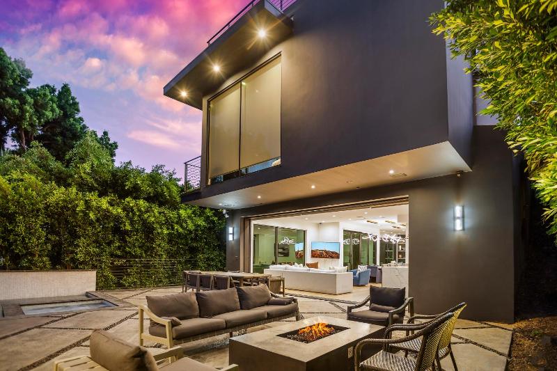 5BRM 6Bath Off Sunset in WeHo Villa — отель с удобным расположением в Лос-Анджелесе