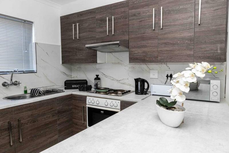 Century On Lake Apartment — забронировать отель в Кейптауне