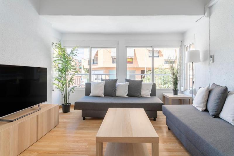 Encantador apartamento de 3 habitaciones con balcon — отель с удобствами в Аликанте