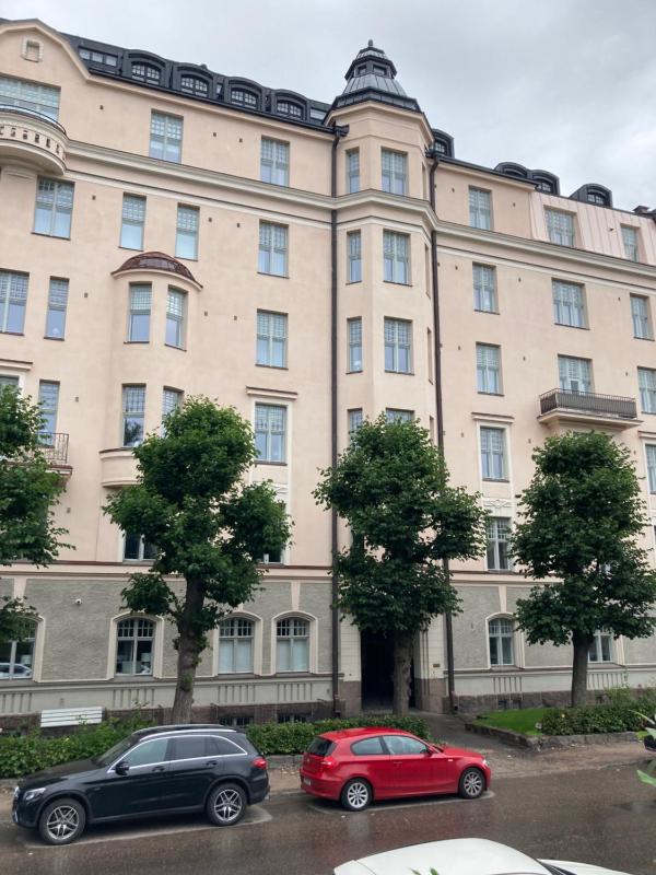 Central Helsinki, large apartment near Kaivopuisto and sea — отель с удобствами в Хельсинки