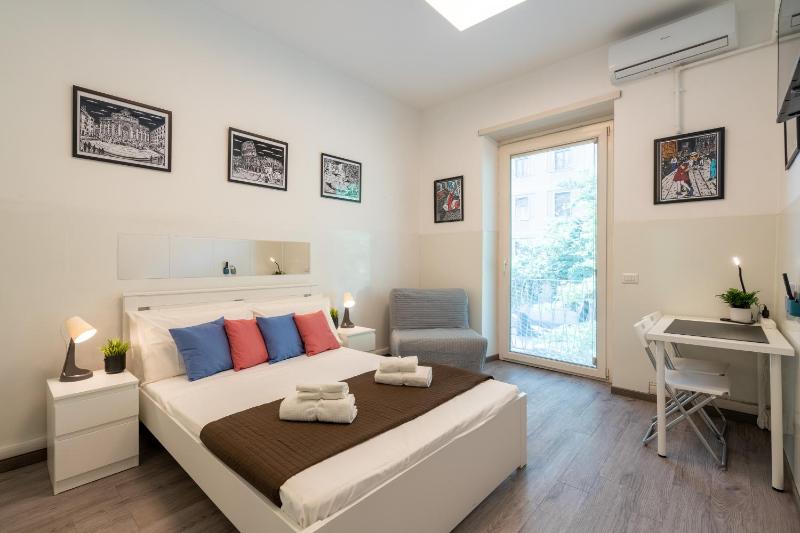 Цены на Via Vetulonia Casa Grande X12 - 5 Camere Con Aria Condizionata - Wi-Fi Fibra 1000 - 3 bagni - 2 Parcheggi Privati в Риме