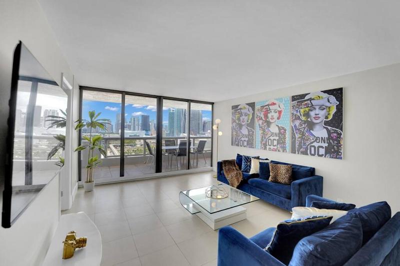 Iconic! Miami Skyline & Water Views — забронировать отель в Майами