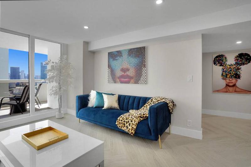 Visions! Water and Miami Skyline VIews! Brand New — забронировать отель в Майами