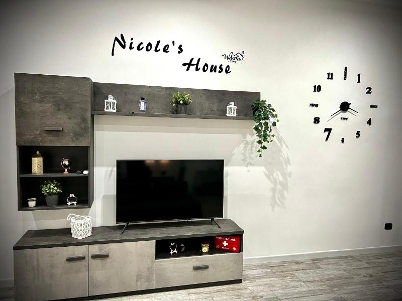 The Nicole's house — отель с удобным расположением в Неаполе
