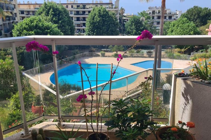 Appartement vue mer sur les hauteurs de Nice — забронировать отель в Николь