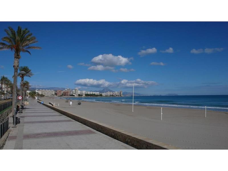 Apartment Inge located 400 m to the beach! — отель в Аликанте, Испания