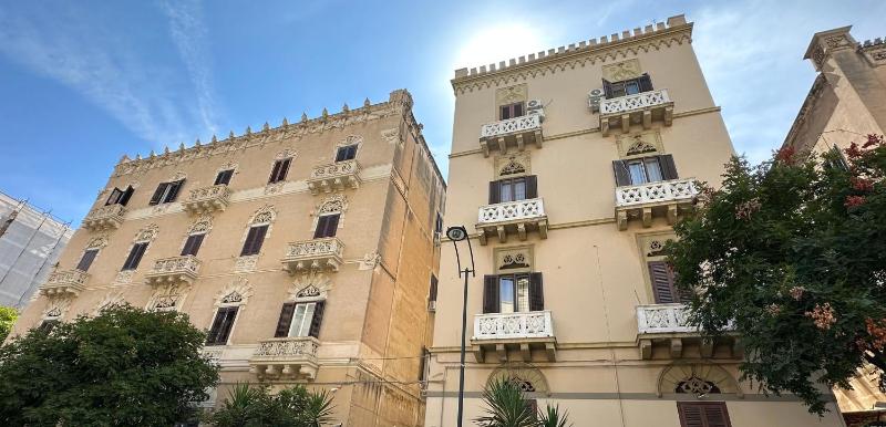 Цены на Intero appartamento in centro citta Via Liberta-Piazza Croci-Teatri Politeama e Massimo в Палермо