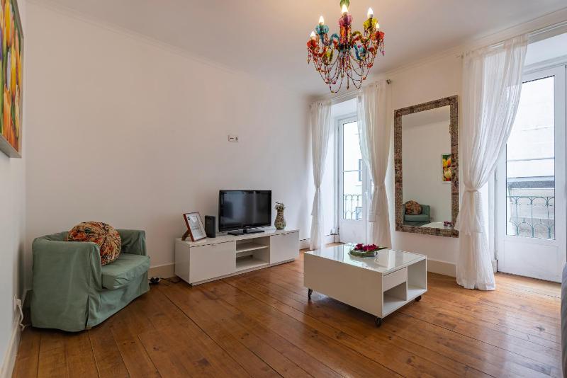 Цены на Lovely Patio Getaway in Lisbon в Лиссабоне