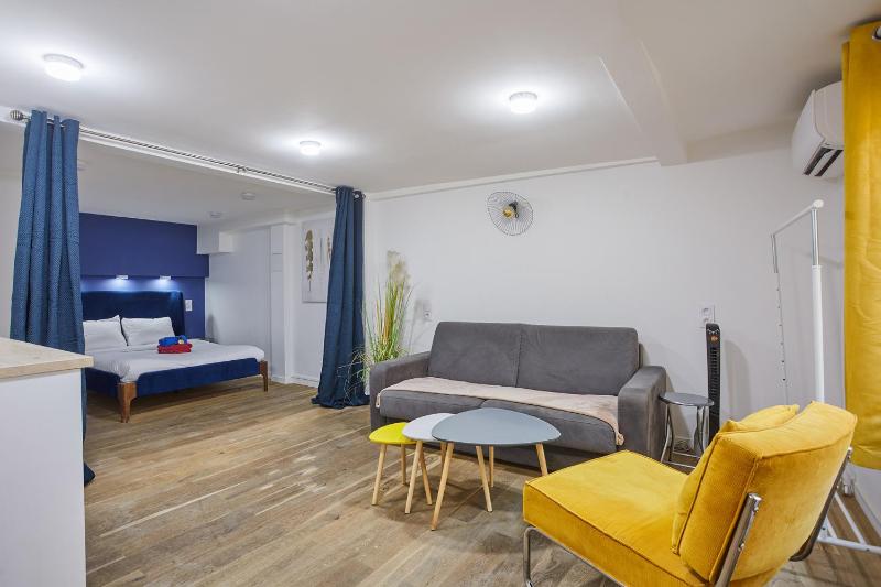 Rent a Room - 2P Passage du Caire — забронировать отель в Париже