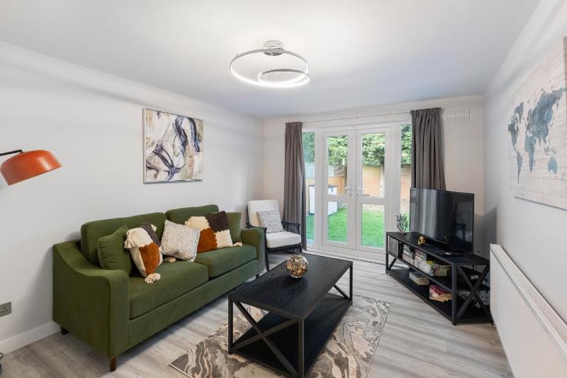 Stunning 2 Bedroom House with Garden BBQ - Hampstead Heath Park — отель с удобствами в Лондоне