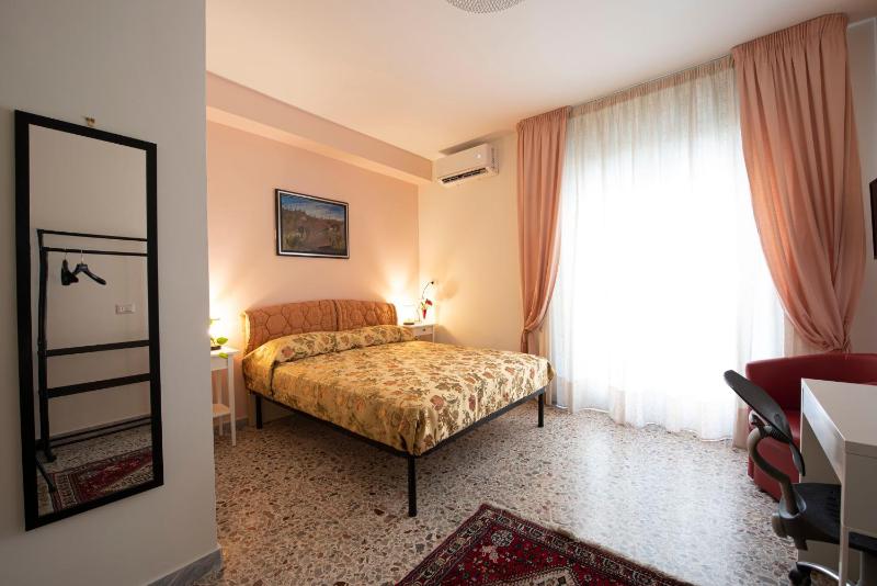Vomero Room — забронировать отель в Неаполе