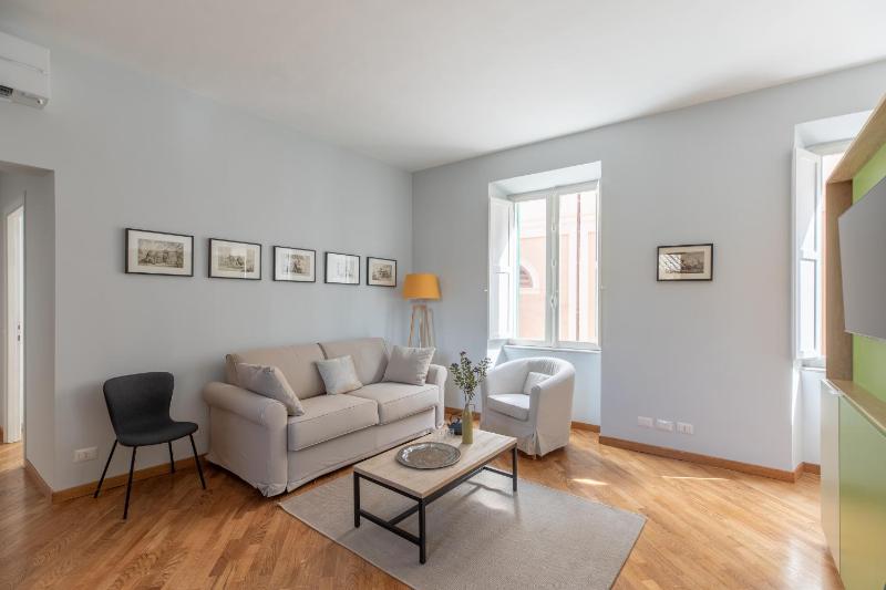 Цены на IFlat Trevi Charming в Риме