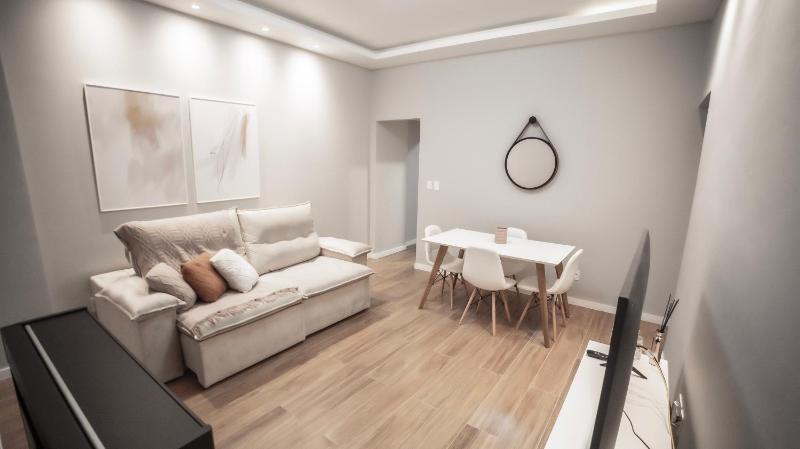 Цены на Apartamento no bairro do Flamengo. Reformado e aconchegante! в Рио