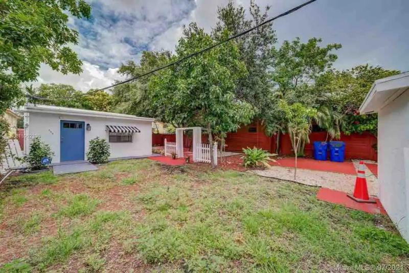 Cozy Private House near Miami Airport - Free parking - 02 — комфортный отель в Майами