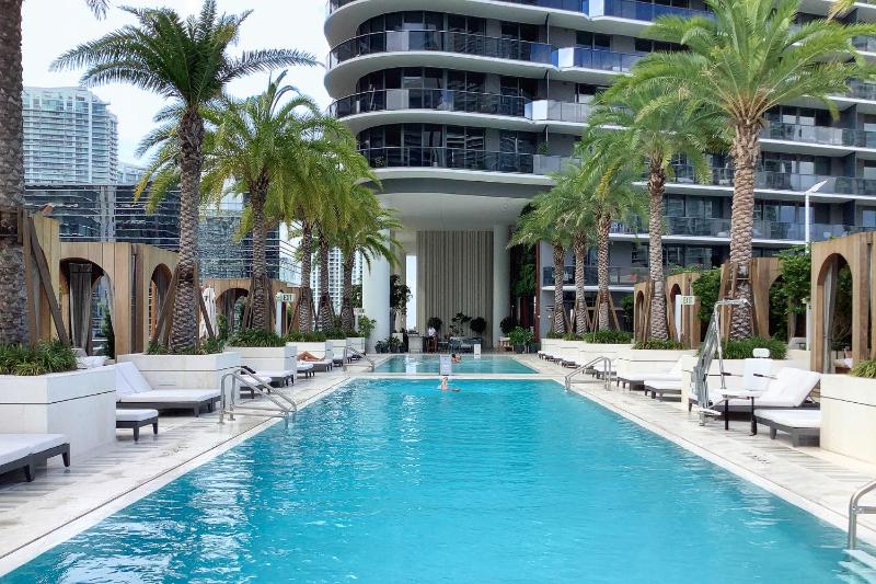 Цены на LUXURIOUS King Suite With Pool at SLS LUX Brickell в Майами