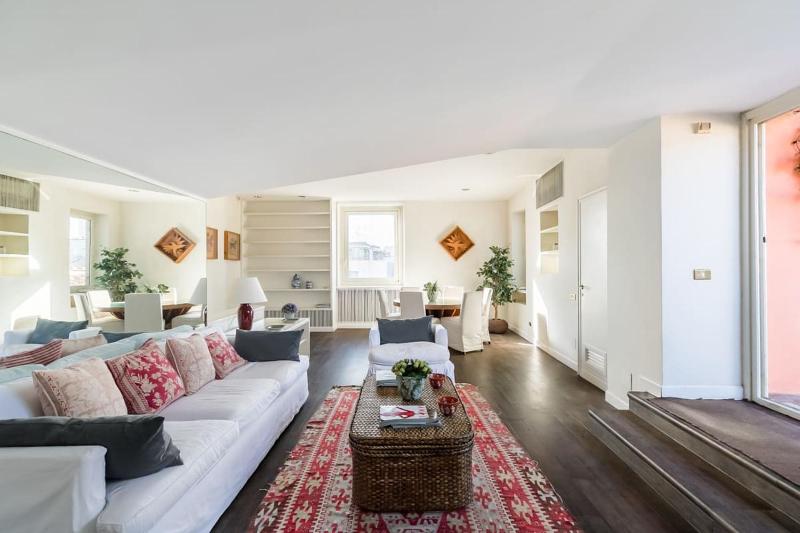 Pantheon Large Terrace Penthouse — комфортный отель в Риме