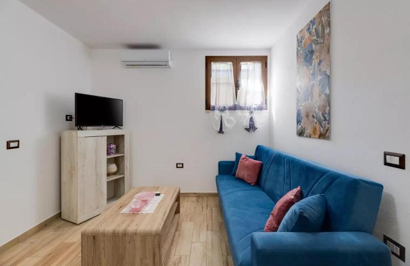 Soi e Mari a Càbras - Elegante Appartamento con Giardino