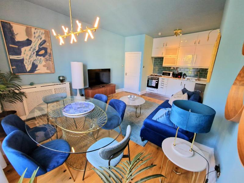 Gorgeous Hyde Park Home with Lift-Elevator Access & Nice View — отзывы гостей и цены