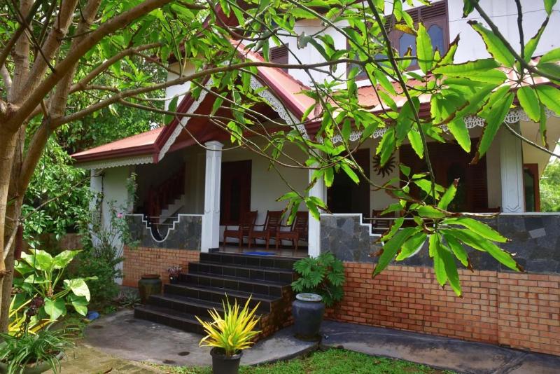 Saman Villa Hikakduwa — отель с удобным расположением в Хиккадува