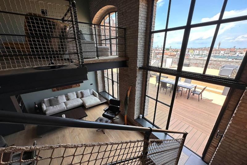 Fortuny Design Loft and Terrace — отель с удобным расположением в Венеции