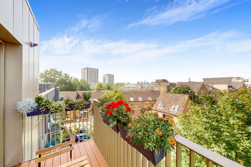 Splendid 1BD flat with a terrace in Maida Hill — комфортный отель в Лондоне