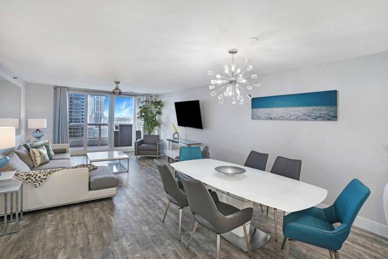 Miami Vice! Totally Renovated, Water & Park Views! — отель с удобным расположением в Майами