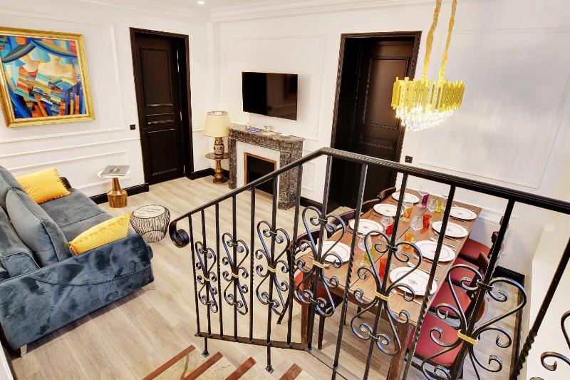 Amazing appart 3BR8P - Place de l'Etoile — отель с удобным расположением в Париже