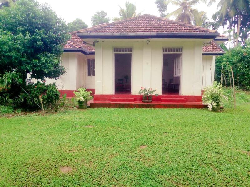Kasland Bungalow — комфортный отель в Хиккадува