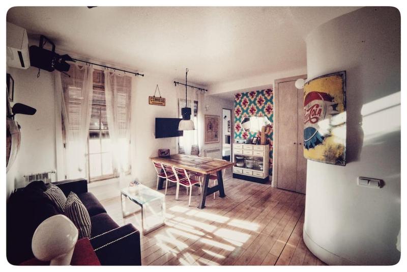 Cozy and bright apartment in historic town center — отель в Мадриде, Испания
