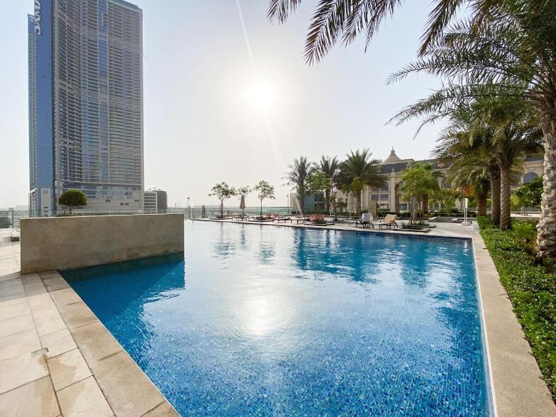 Nasma Luxury Stays - Luxurious 1BR Apartment in Al Habtoor City — отель с удобствами в Дубае