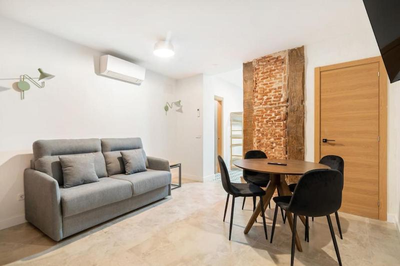 Nice flat in Lavapies at street level S23A — отель в Мадриде, Испания